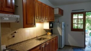 La cocina, con vista al jardín