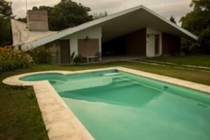 La casa vista desde el parque