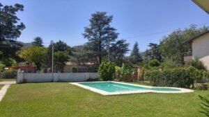 El parque, con las sierras al fondo